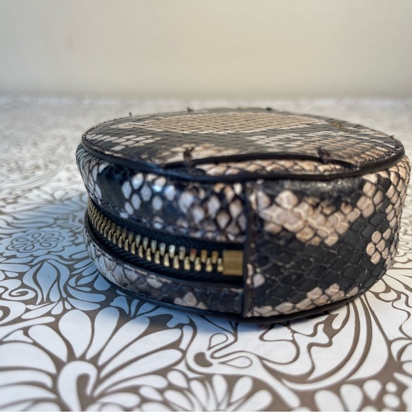 Cuyana small snake embossed leather zip around rounded Coin Pouch - Picture 4 of 9
